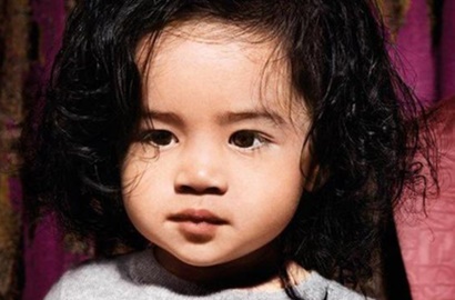 Tampil Menggemaskan, Batita Filipina Ini Jadi Model Termuda Brand Internasional