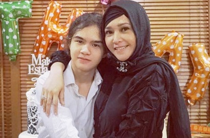 Maia Estianty Pamer Foto Ganteng Dul Saat Umroh Bareng, Netter: Al El Nggak Diajak?