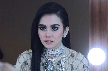 Syahrini 'Disindir' Soal Menikah Gara-Gara Gaun Cantik Ini, Kok Bisa?