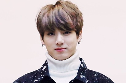 Sukses Bikin Iri, Fans Ini Berhasil Sentuh Muka Jungkook di Fansign 'YNWA'