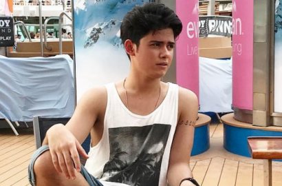 Buset, Beredar Foto Aliando Buka Celana Sambil Lihat Dalaman dan Ajungkan Jempol