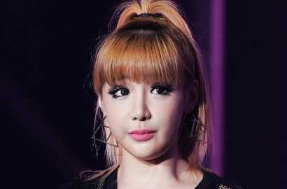 Park Bom Rayakan Ultah CL dengan Unggah Foto 2NE1, Netter Protes Tak Ada Minzy