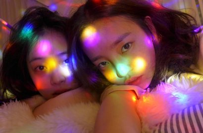 Minum Bareng, Foto Konyol Sulli dan Goo Hara Ini Diambil Saat Mabuk?