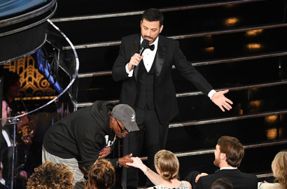 Pertama Kali, MC Piala Oscar Ajak Fans Tur ke Dalam Arena Dolby Theatre