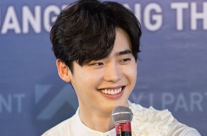 Tutup Rangkaian Tur Asia, Lee Jong Suk Kenakan Ini Saat Fanmeeting di Thailand