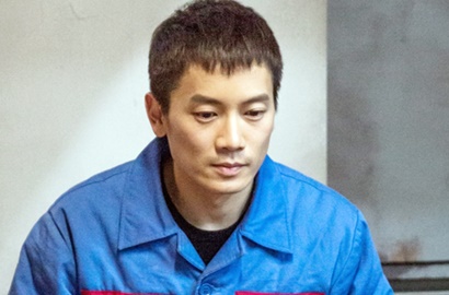 Syuting 'Defendant', Ji Sung Asyik Ngobrol Bareng 'Anak' dan Kim Min Suk