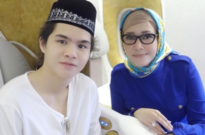 Iming-Imingi Al dan El, Maia Unggah Momen Menyentuh Dul Nangis Saat Umroh