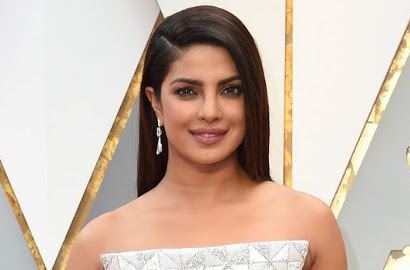 Tuai Pujian Selangit, Gaun Oscar Priyanka Chopra Disamakan dengan 5 Benda Ini