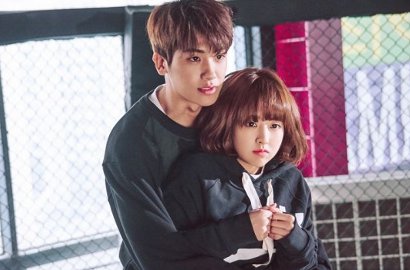 'Strong Woman' Rilis Foto Kece Hyungsik Syok Gara-Gara Park Bo Young, Ganteng?