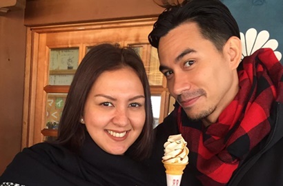 Darius Sinathrya Pamer Ciuman Hot Bareng Istri, Netter 'Tantang' Raffi Ahmad