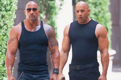 Vin Diesel Tatap Sengit Dwayne Johnson di Poster 'Fate of the Furious'