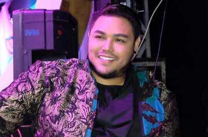 Ivan Gunawan Rangkul Mesra Seorang Wanita, Netizen: Semoga Cepat Nikah