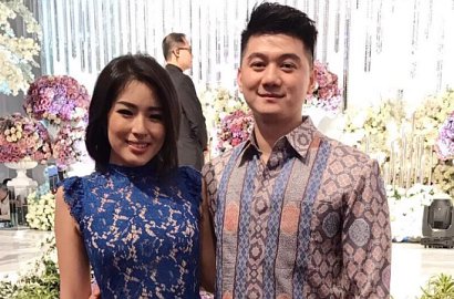 Fans Makin Patah Hati, Intip Undangan Keren Pernikahan Chef Arnold