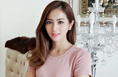 Bunga Zainal Beragama Hindu dan Diisukan Jadi Istri Kedua Bos PH, Ini Kata Bunda