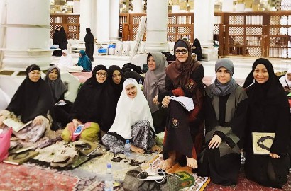 Duduk di Kursi Dikritik, Maia Akui Sakit Syaraf Tulang Belakang Saat Umroh
