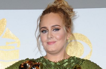 Kena Mata Anaknya, Adele Larang Nyalakan Kembang Api di Konser