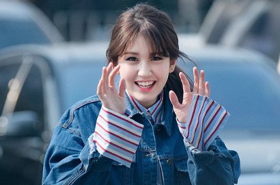 Cantik Pakai Seragam, Somi cs Ceria Hadiri Upacara Sekolah Hanlim