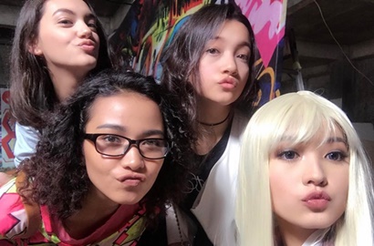 Promo 'Anak Sekolahan' Pakai Wig Blonde, Cantiknya Natasha Wilona Bikin Pangling