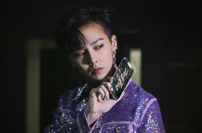 Posting Foto Ini, Fans Khawatir G-Dragon Kecanduan Rokok Lagi