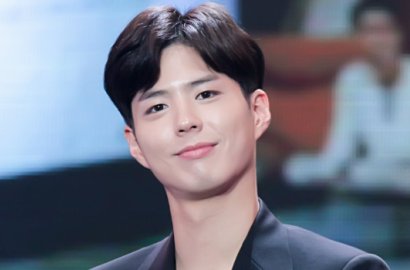 Park Bo Gum Main Piano Sambil Curi-Curi Pandang di Iklan Perhiasan