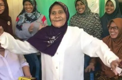 Heboh Nenek Pemakan Rumput di Jember, Ternyata Cuma Ini yang Dimakan Mbah Rokayah