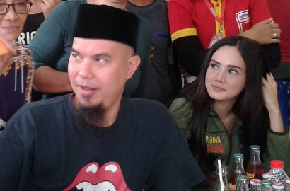 Lagi, Beredar Foto Lawas Mulan Pepet Ahmad Dhani Meski Masih Berstatus Suami Maia