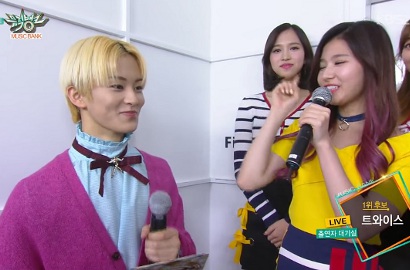 Meski Benci Aegyo, Mark NCT Rela Lakukan Ini Demi Twice