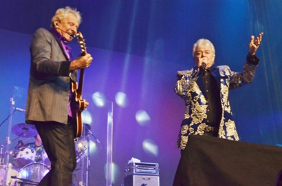 Air Supply Sukses Tabur Cinta di Konser Jakarta