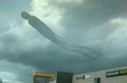 Gegerkan Penduduk Zambia, Sosok Dementor Muncul di Langit Pusat Perbelanjaan