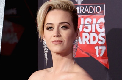 Makeover Besar-Besaran, Katy Perry Tampil Berkilau di iHeartRadio Music Awards 2017