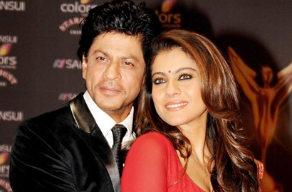Tak Peduli Kontroversi, Shahrukh Khan Pamer Peluk Kajol di Depan Publik