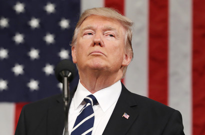 Hapus Irak, Donald Trump Tanda Tangani Larangan Imigran Baru