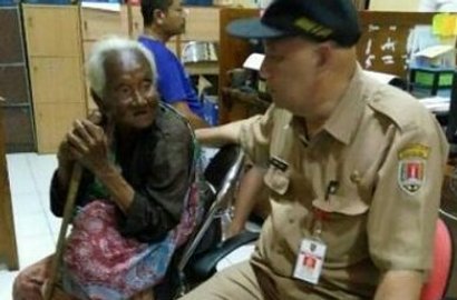 Heboh Pengemis Suruhan 'Cucu', Nenek Supini Akhirnya Berhasil Diselamatkan