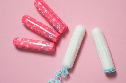 Aneh, Beauty Vlogger Ini Lakukan Eksperimen Kecantikan dengan Tampon