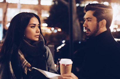 Pose Mesra Reza-Adinia Wirasti di Bocoran 'Critical Eleven' Ini Bikin Gemas