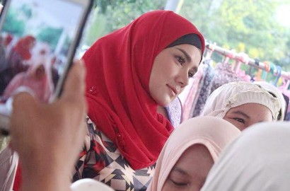 Mulan Jameela Tampil Nyentrik dan Gothic, Netter Malah Curiga Alami Depresi
