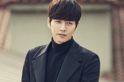 Awas Dibikin Meleleh Park Hae Jin Pose Ala James Bond di Poster 'Man to Man'