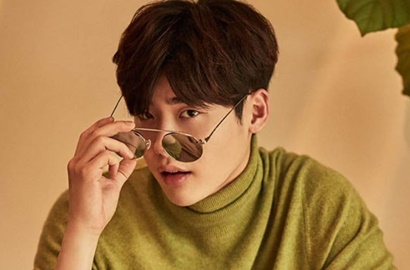 Dingin-Dingin, Lee Jong Suk Tetap Ceria Syuting 'While You Were Sleeping'