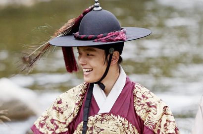 Hadapi Jepang, Yeo Jin Goo Jadi Pangeran Kerajaan di Poster 'The Proxy Soldiers'