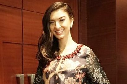 Pakai Kebaya Bareng Ibunda, Cincin Ini Jadi Bukti Raline Shah Sudah Dilamar?