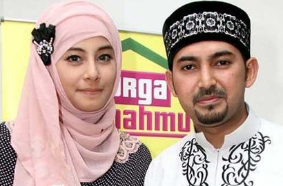 Curhat Soal Adanya Orang Ketiga, Istri Ustadz Al Habsyi Nangis