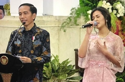Dapat Sepeda, Begini Cara Kocak Raisa Tagih Janji ke Presiden Jokowi