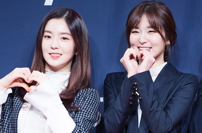 Buat Salah Fokus, Cantiknya Irene dan Seulgi di Pertandingan Baseball