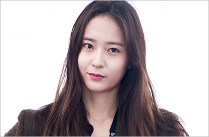 Kenakan Rok Mini, Cantiknya Krystal Terbang Ke New York Untuk Pemotretan