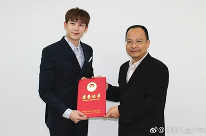 Selamat, Nichkhun Jadi Duta Yayasan Anak dan Remaja Tiongkok