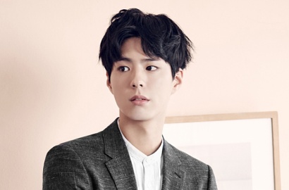 Park Bo Gum Lebih Ganteng Kenakan Setelan Jas daripada Hanbok, Setuju?