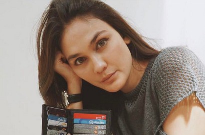 Wajahnya Mirip, Luna Maya Disebut Punya Dua Kembaran di Foto Ini