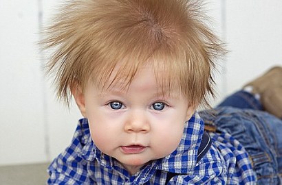 Bikin Gemas, Bayi Ini Punya Rambut Jabrik Sejak Dalam Kandungan