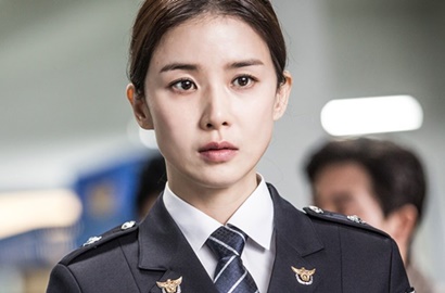 Bongkar Kasus Korupsi, Lee Bo Young Menangis Hingga Akan Ditusuk di Teaser 'Whisper'