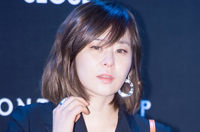 Terburu-Buru Lari dengan Sepatu Stiletto, Choi Kang Hee Kejar Tersangka di 'Mystery Queen'?